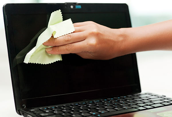 Cleaning a computer monitor. Photo: ©iStock.com/efenzi