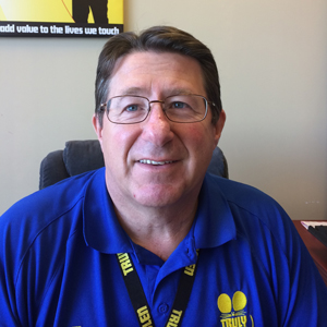 headshot: Thomas Richards