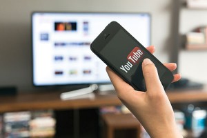 YouTube app controller on phone TV photo from istock.com/Tarik Kizilkaya