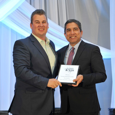 Keith Heath, branch manager of Versacor’s Austin branch, accepts the award for 2019 Best Company to Work for in Texas. PHOTO: VERSACOR