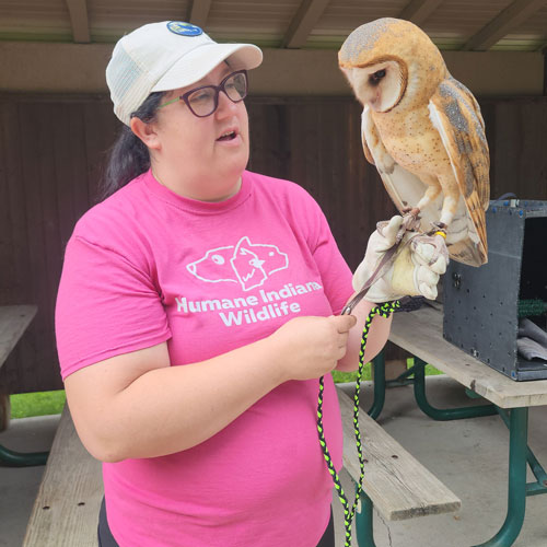 Humane Indiana educator Courtny Rearick and endangered barn owl Casper told kids about grassland habitat losses important for barn owls. (Photo courtesy of Franklin Pest Solutions)