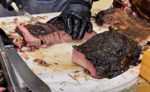 Check out that bark: In BBQ terms, “bark” is the meat’s nicely smoked outer crust. It’s the sweet spot where doneness meets flavor. (PHOTO: NISUS)