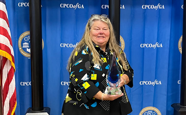 Cindy Jones receives the Women of Excellence Award at the CPCO Fall Conference at the University of Georgia Griffin campus. PHOTO COURTESY OF MARTY JONES