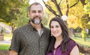 Outdoor photo portrait of Jef and Whitney Fair